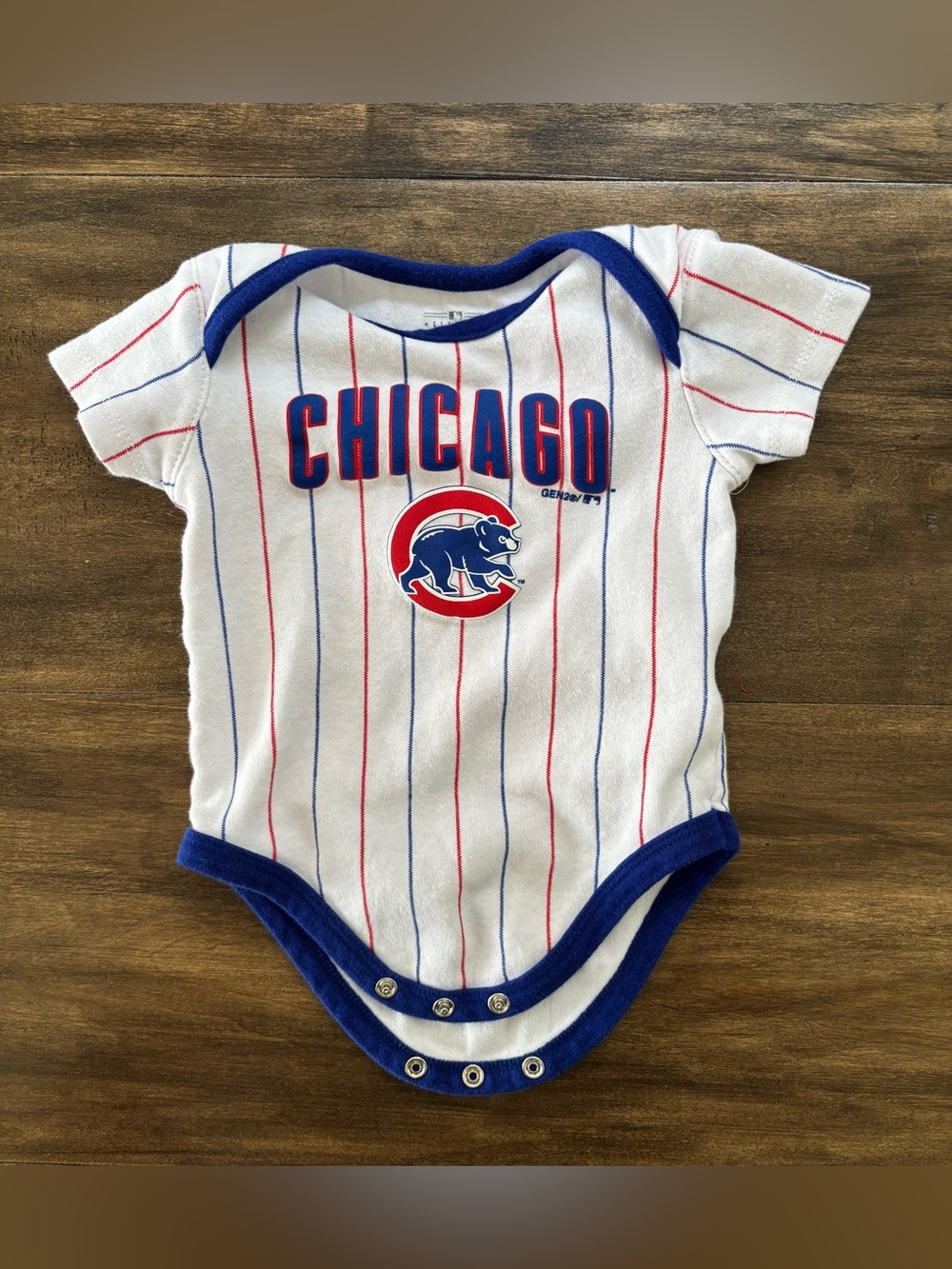 Genuine Merchandise White Infant Bodysuit with Blue & Red Trim - Chicago Print